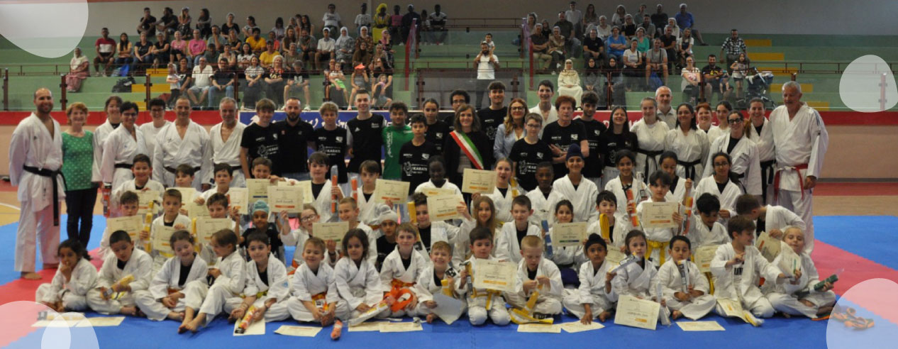 Foto di gruppo del team Karate